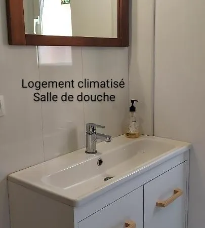 Le Barcares Logement Climatise Pour 6 Personnes, Draps Et Serviettes Non Fournis Air-Conditioned Accommodation For 6 People, Sheets And Towels Not Provided Alojamiento Con Aire Acondicionado Para 6 Personas, Sabanas Y Toallas No Incluidas Exterior foto