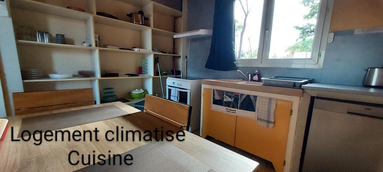 Climatise Pour 6 Personnes, Draps Et Serviettes Non Fournis Air-conditioned For 6 People, Sheets And Towels Not Provided Con Aire Acondicionado 6 Personas, Sabanas Y Toallas No Incluidas *
