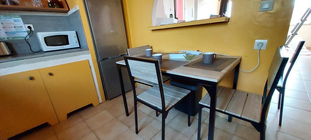 Climatise Pour 6 Personnes, Draps Et Serviettes Non Fournis Air-conditioned For 6 People, Sheets And Towels Not Provided Con Aire Acondicionado 6 Personas, Sabanas Y Toallas No Incluidas Apartment