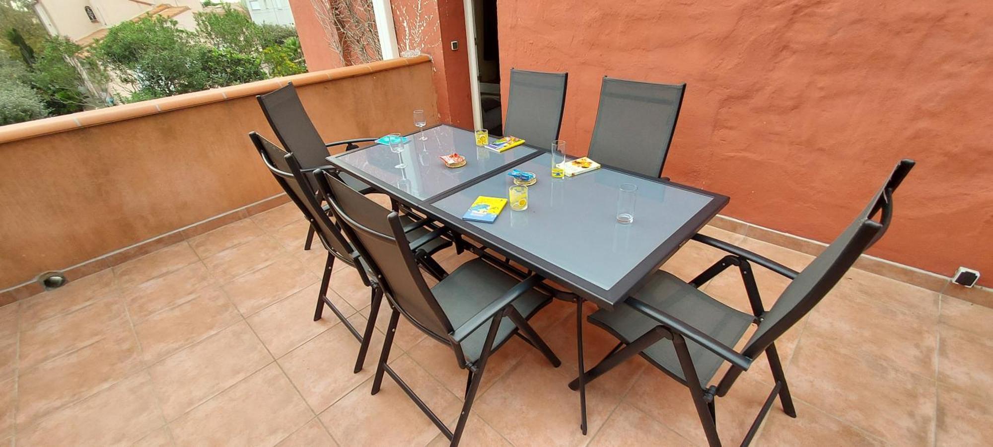 Climatise Pour 6 Personnes, Draps Et Serviettes Non Fournis Air-conditioned For 6 People, Sheets And Towels Not Provided Con Aire Acondicionado 6 Personas, Sabanas Y Toallas No Incluidas Apartment *