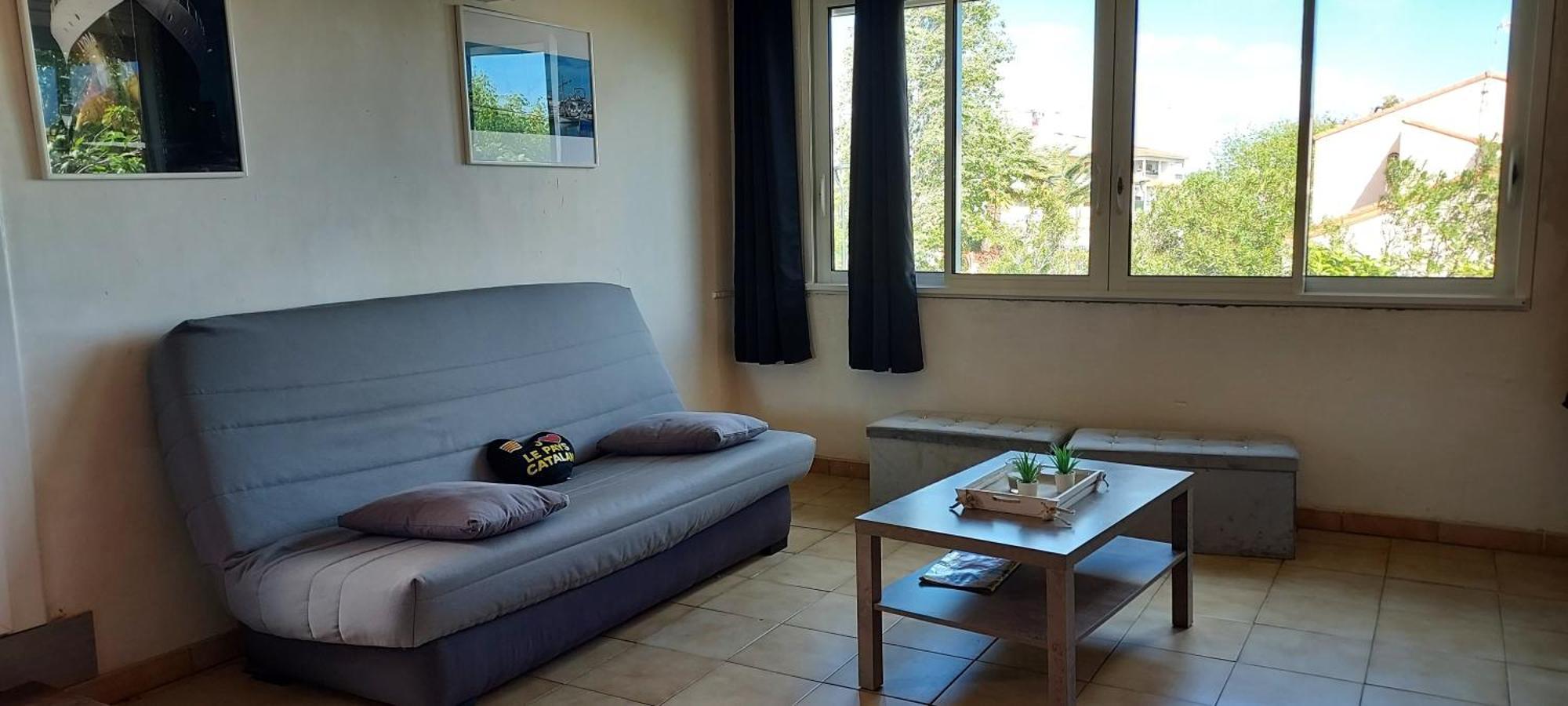Apartment Climatise Pour 6 Personnes, Draps Et Serviettes Non Fournis Air-conditioned For 6 People, Sheets And Towels Not Provided Con Aire Acondicionado 6 Personas, Sabanas Y Toallas No Incluidas