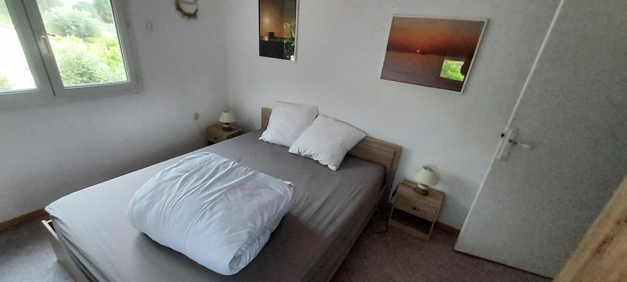 Climatise Pour 6 Personnes, Draps Et Serviettes Non Fournis Air-conditioned For 6 People, Sheets And Towels Not Provided Con Aire Acondicionado 6 Personas, Sabanas Y Toallas No Incluidas *